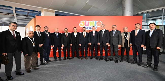 Bursa�da Y�l�n �lk Fuar� Junioshow Kap�lar�n� A�t�